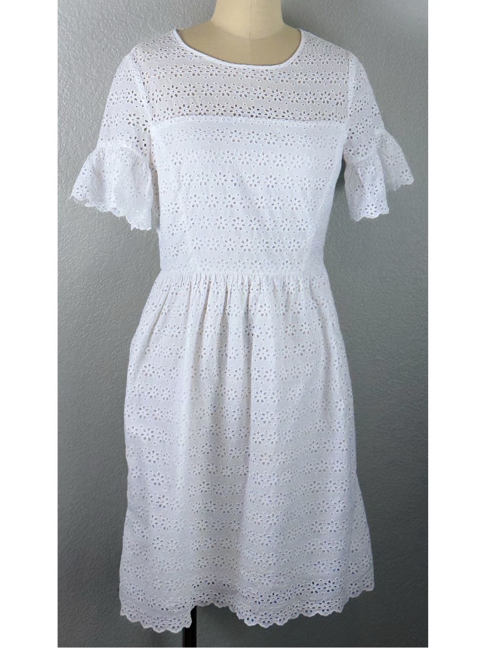 Brooks Brother Red Fleece Women’s White Eyelet Lace A-Line Dress size 4